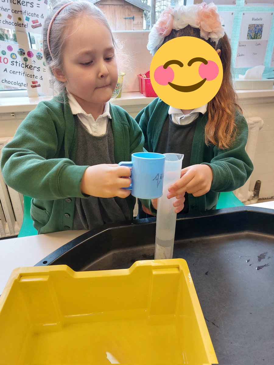 KPSFeed's tweet photo. #KPSYear1 are exploring volume today and are using different containers to measure water at different capacities π¦ #KPSMaths #KnavesmireCharacter #Fun #KnowMore #HardWorking https://t.co/jH8a2G72tg