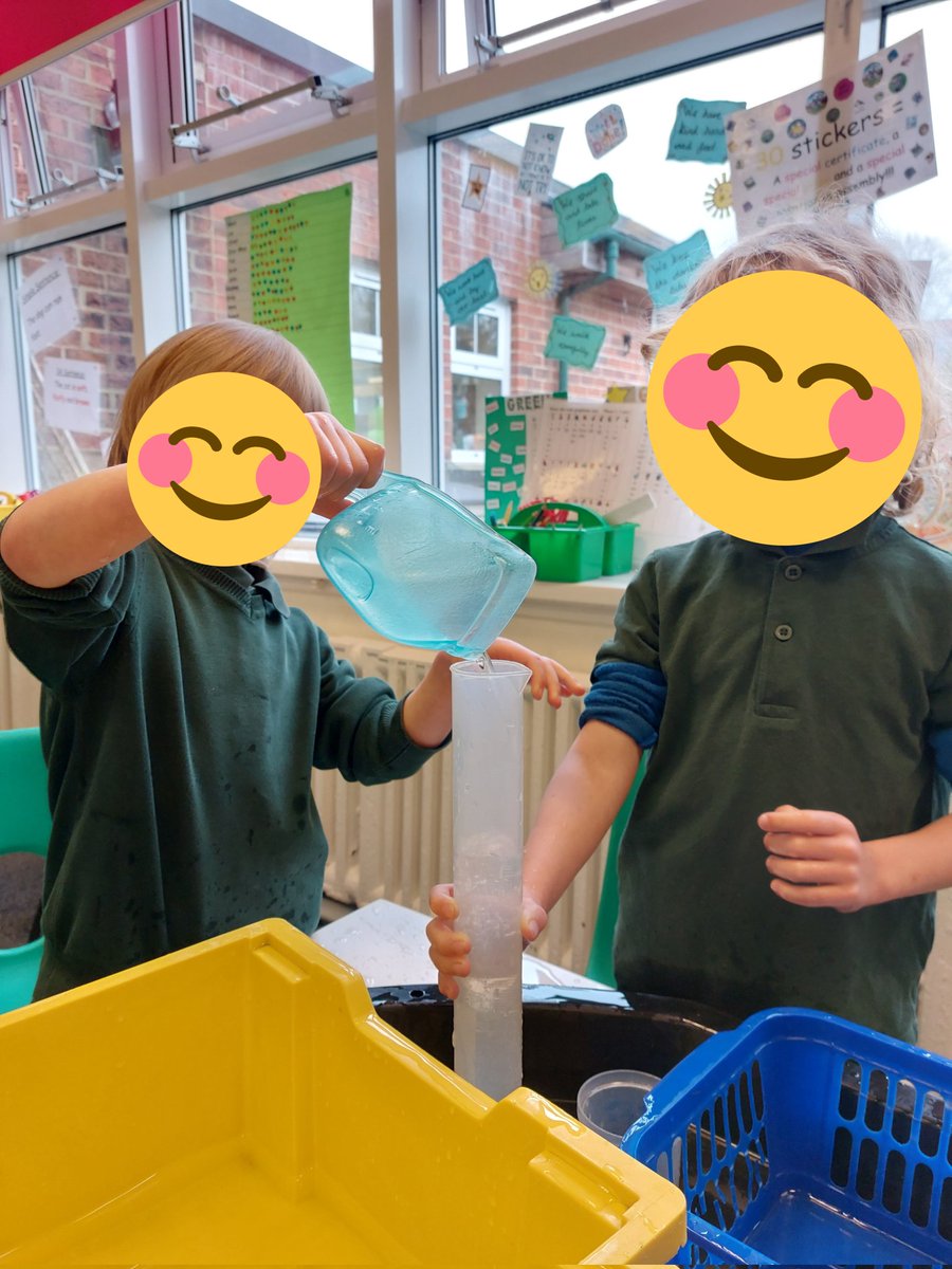 KPSFeed's tweet photo. #KPSYear1 are exploring volume today and are using different containers to measure water at different capacities π¦ #KPSMaths #KnavesmireCharacter #Fun #KnowMore #HardWorking https://t.co/jH8a2G72tg