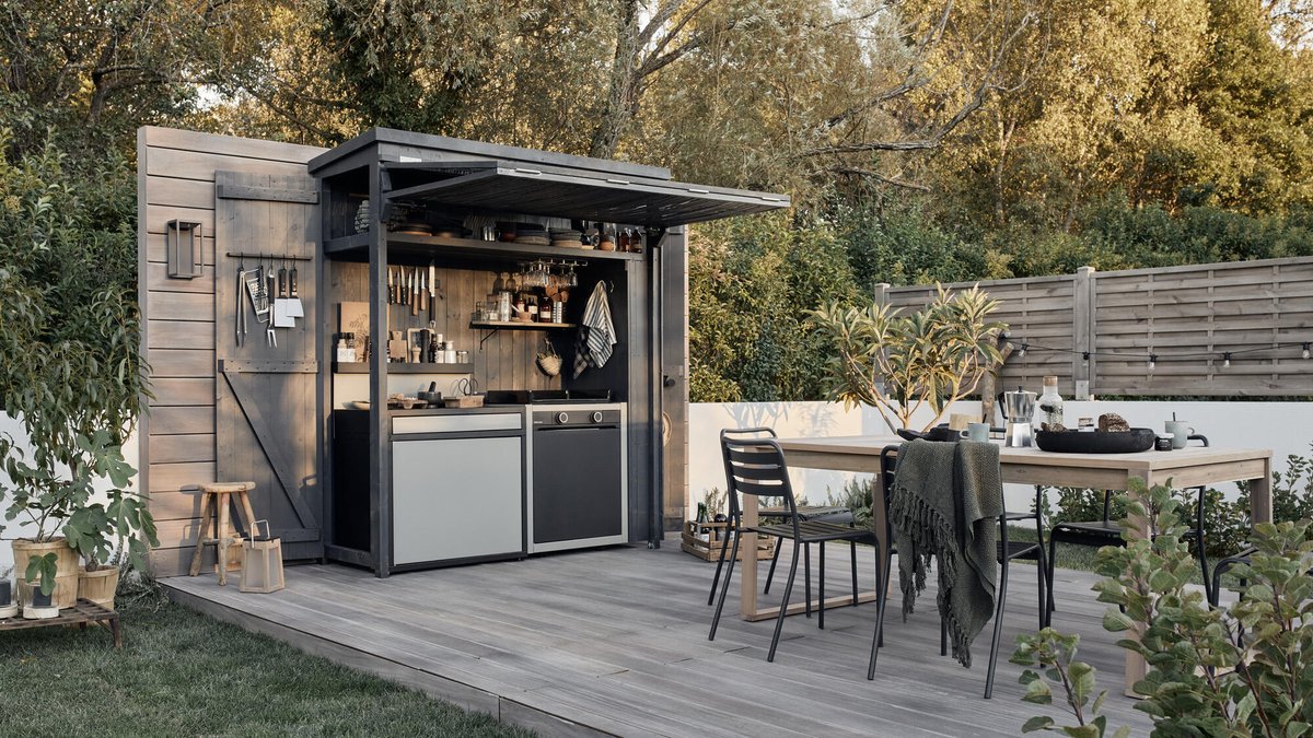 Cette petite cuisine d'été installée sur une terrasse en bois est inspirée par les food trucks
wp.me/p1J2A5-1qqD
