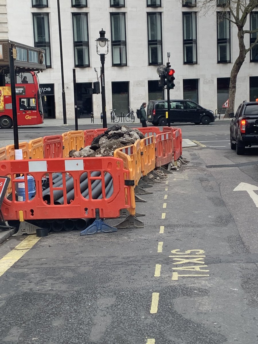 comcab33's tweet image. We know you like to let @FMConwayltd do what they like with our Taxi Ranks @CityWestminster  !!!  But as they have reopened Catherine st Any chance you could ask them nicely if they have time could they remove their rubbish, No rush, Don’t upset them, This side of Easter 🐣 🙏🙏