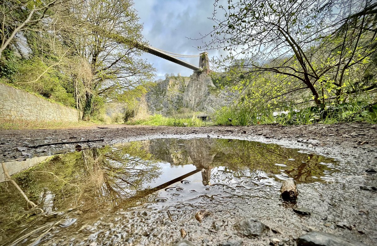 BrisVADAR's tweet photo. A little damp out there this morning but still - always something that catches the eye!!! โค๏ธ Bristol โค๏ธ!! @BBCBristol @bbcrb @VisitBristol @brunelsbridge @Clifton_Observ #PuddlePics #Bristol https://t.co/LgIcrFRH2v