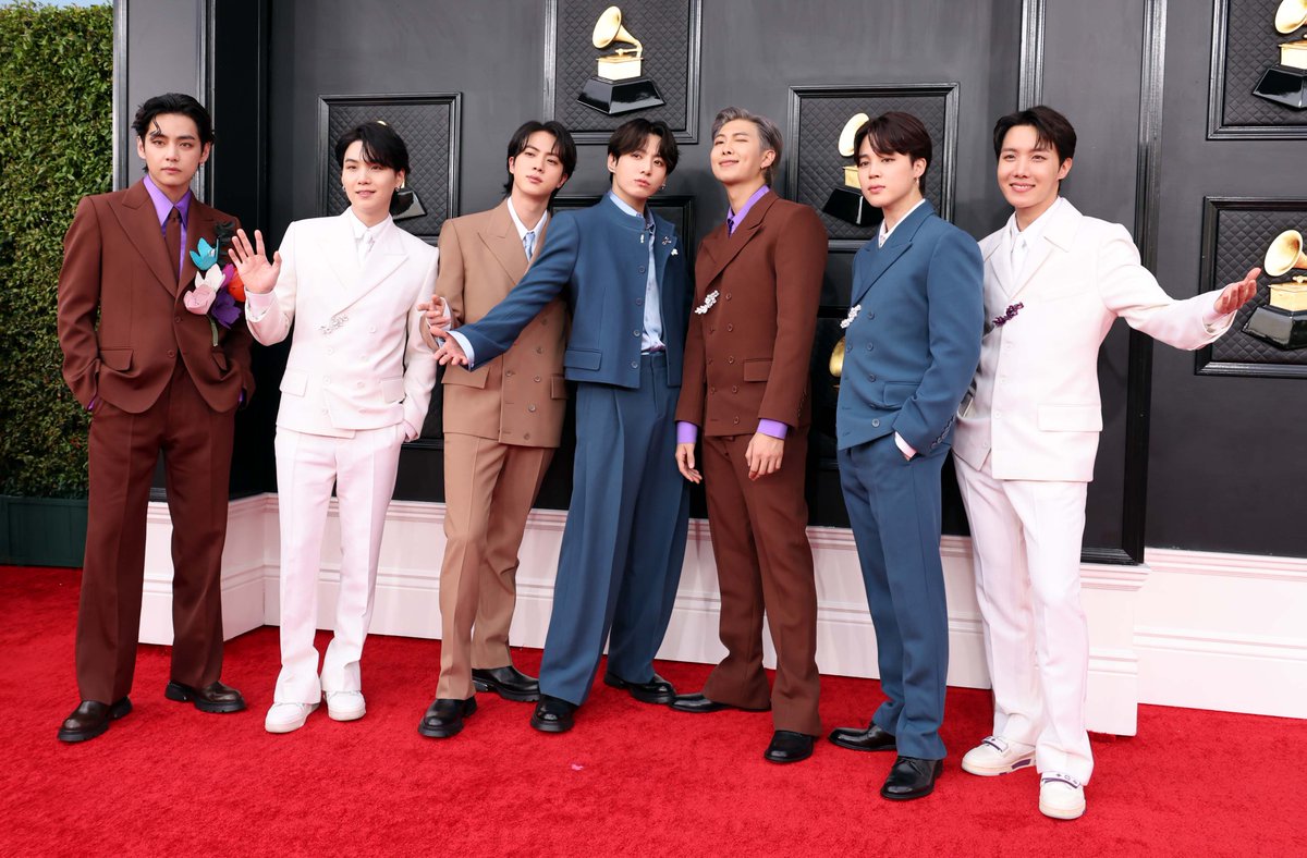 .@bts_bighit wearing #LouisVuitton to the 64th Annual #GrammyAwards in Las Vegas. The international stars wore custom suits with embroidered jewel buttons for the occasion.

#RM #Jin #SUGA #jhope #Jimin #V #JungKook