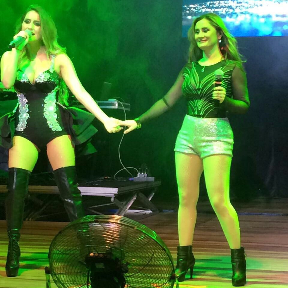 dmstreams's tweet photo. Próxima parada, Curitiba! ❤️

Há exatos 5 anos atrás, @DulceMaria realizava o segundo show do #DMWorldTour. O show aconteceu na Ópera de Arame (CWB) e contou com a presença de @BlancaIreriES e @sofioliveiraa. ❤️ 

Eu estive presente! E você?? Conta aqui pra gente! 👇🏼🥰 https://t.co/KtutA7vqtM