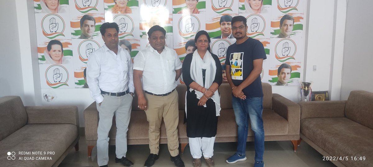 RanjanasinghINC's tweet photo. आज बल्लभगढ़ के वरिष्ठ कांग्रेस नेता व @INCHaryana के स्टेट सोशल मीडिया इंचार्ज श्री मनोज अग्रवाल जी से भेंट कर विभिन्न राजनीतिक मुद्दों पर विचार-विमर्श किया।

मनोज जी का जनता के प्रति समपर्ण भाव हम सभी के लिए प्रेरणा का स्रोत है।

@Manojagg_INC @kumari_selja https://t.co/qO45mquqrn