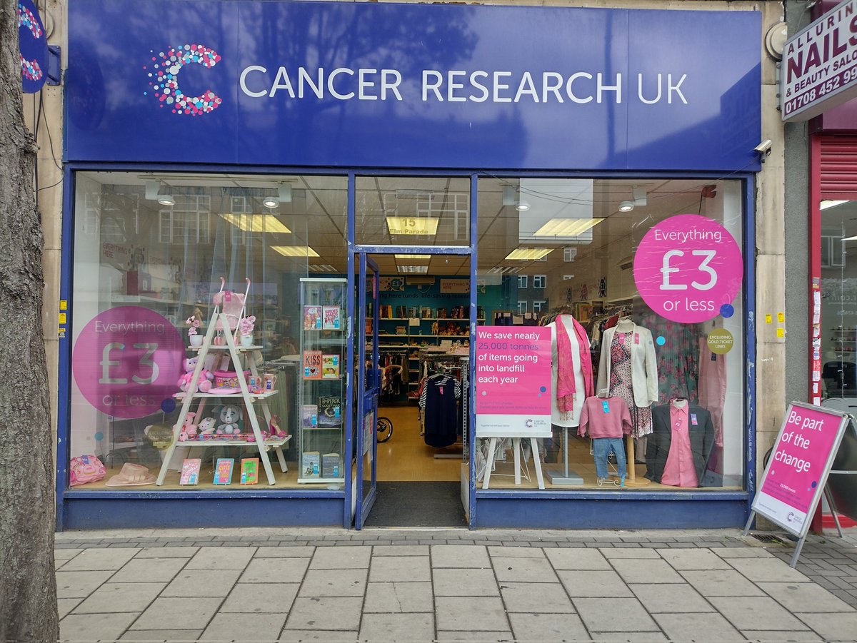 ElmParkShop's tweet photo. Pretty in pink #CRUK
New window display for this week 💖💕💖💖 https://t.co/mIxZE3DnSC