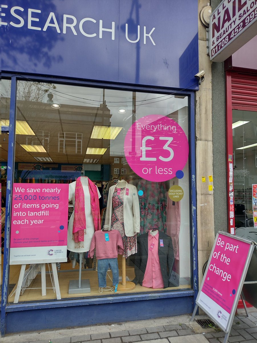 ElmParkShop's tweet photo. Pretty in pink #CRUK
New window display for this week 💖💕💖💖 https://t.co/mIxZE3DnSC