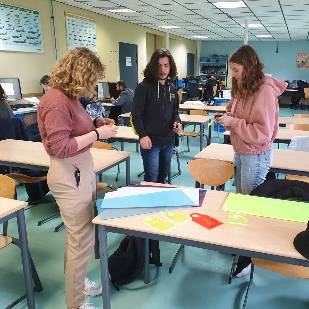 siiLouviers's tweet photo. Les journées se suivent et ne se ressemblent pas ! Hier, #prototypage, aujourd'hui #bacblanc ! #plaisirdapprendre #sti #i2d https://t.co/IZqxMakOG3