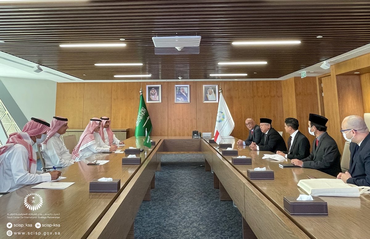 scisp_ksa's tweet photo. H.E Dr. Faisal AlSugair, President and CEO of #SCISP received H.E Dr. Abdulaziz Ahmed, Ambassador of the Republic of #Indonesia to #SaudiArabia and discussed topics of shared interest and areas of cooperation. https://t.co/UNMu7PGn2N