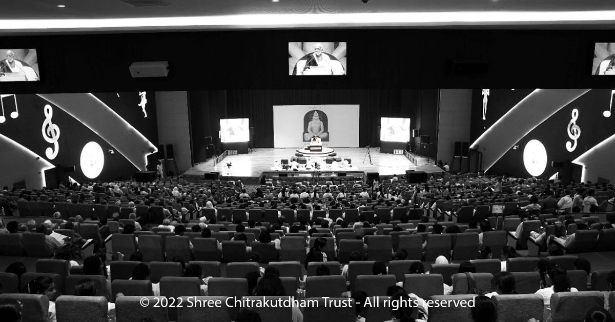 MorariBapu_'s tweet photo. || Manas Gurukul ||

|| मानस गुरुकुल ||

Katha 894: Manas Gurukul - DAY 4
Patanjali University, #Haridwar
02/04/2022 - 10/04/2022 

© 2022 Shree Chitrakutdham Trust - All rights reserved

#MorariBapu #truth #love #compassion #ChitrakutdhamTalgajarda #Patanjali_Yogpeeth #ramkatha https://t.co/fyAe1yUdb9