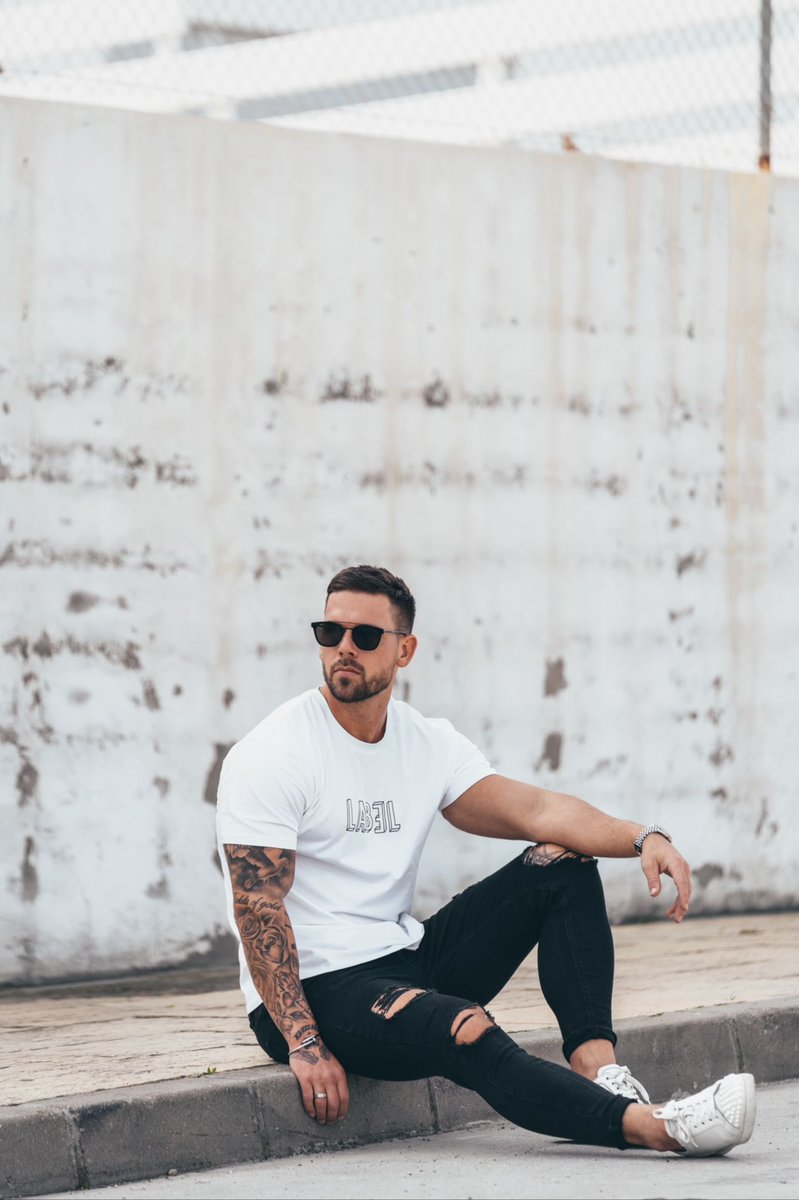 Fitted jeans| Sketch Tee