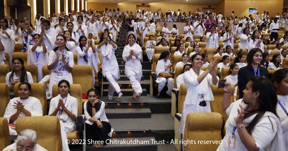 || Manas Gurukul ||

|| मानस गुरुकुल ||

Katha 894: Manas Gurukul - DAY 4
Patanjali University, #Haridwar
02/04/2022 - 10/04/2022 

© 2022 Shree Chitrakutdham Trust - All rights reserved

#MorariBapu #truth #love #compassion #ChitrakutdhamTalgajarda #Patanjali_Yogpeeth #ramkatha
