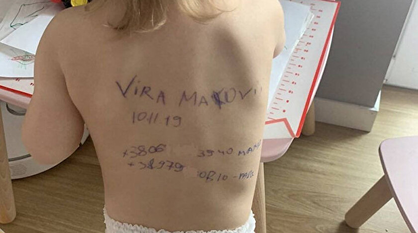 vaziyetcomtr's tweet photo. Ukrayna'nın Rus işgali 41. gününe girerken çocuklarını korumak isteyen annelerin, sosyal medya üzerinden birbirlerine çocuklarının bedenlerine ailelerinin iletişim bilgilerini yazmalarını tavsiye ettiği görüldü. https://t.co/2Vl6psgfX9