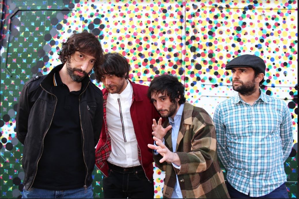 Crazymindsweb's tweet photo. "Flores del recuerdo" es el primer álbum de @SidneyViaje. 10 canciones de pop redondo, plagadas de armonías vocales y cuidadas melodías, que recogen la herencia de los grandes grupos de nuestro país.

Dejamos que sean ellos los que nos hablen de todo esto

https://t.co/G23TmwvKZa https://t.co/XBIgKd7GdH