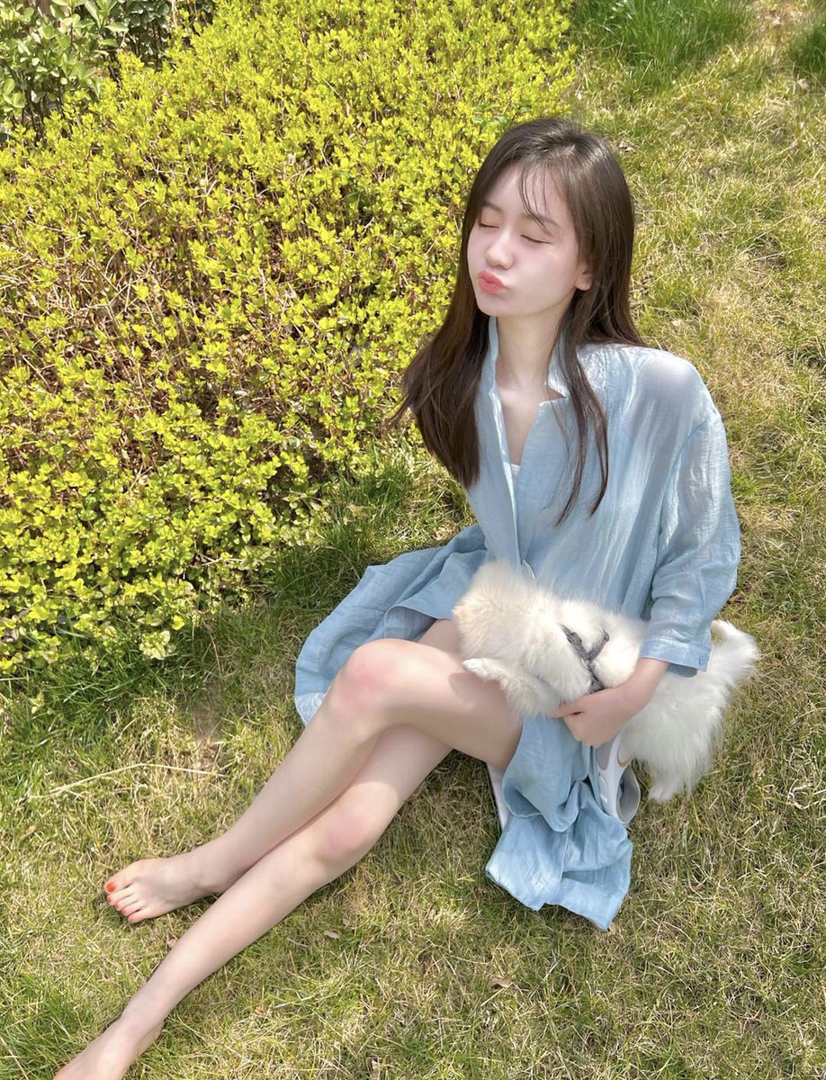 A042300's tweet photo. 喂到嘴里了

#反差婊 #母狗 #淫妻 #绿帽 #露出 #骚逼 #合成 #颜射 #脱衣 #意淫 #射屏 #换脸 #丝袜 #做图 #绿帽 #绿奴 #SM #人妻 #羞辱 #3P #定制 #出卖 #ntr #网红 #福利 #裸足 #身边人 #射鞋 https://t.co/e4qXnCNjWW