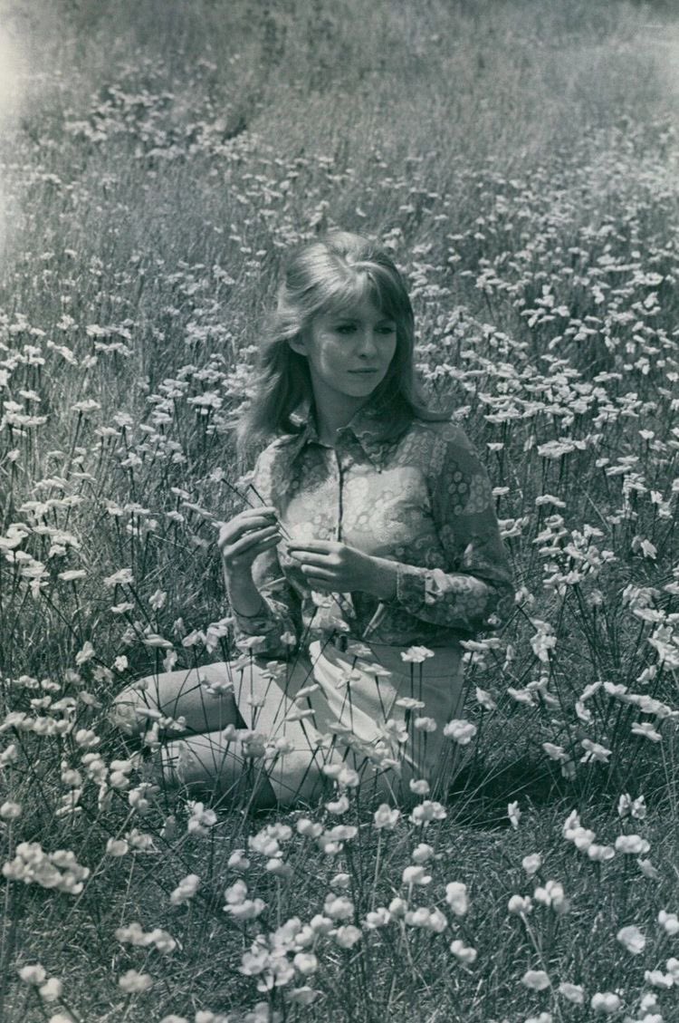 It s her day, happy birthday jane asher ! you re truly the it girl, we love you . 
