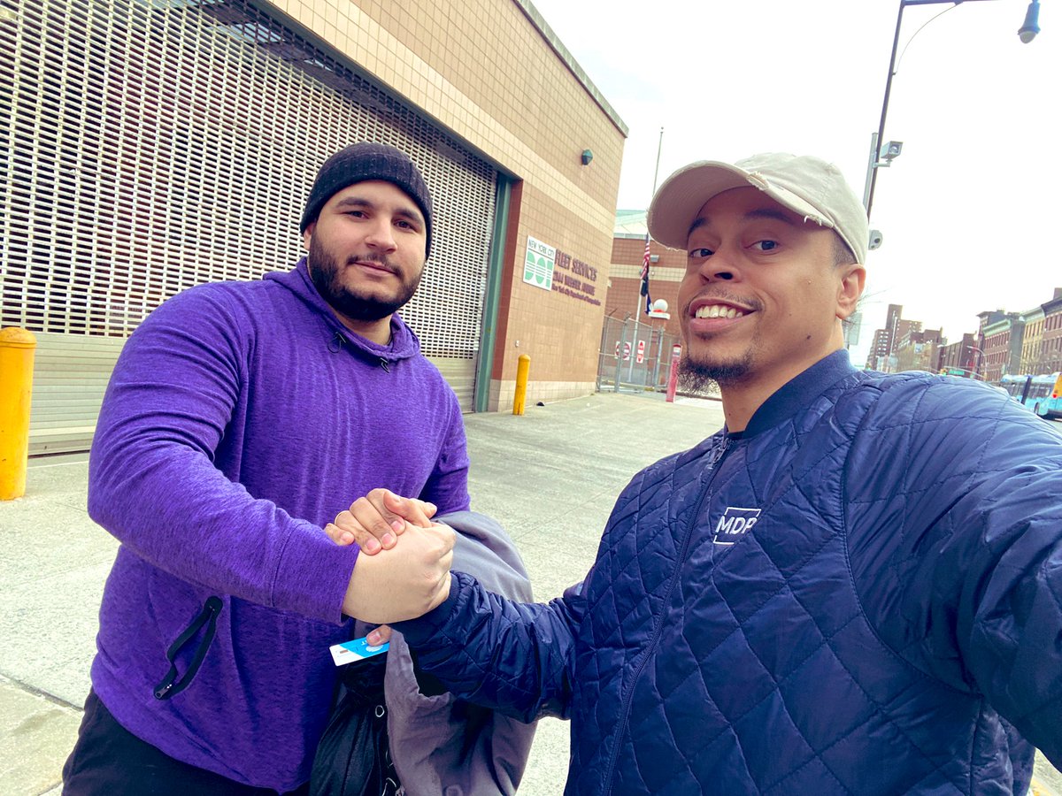 SmallBizzyBone's tweet photo. What a Monday ๐ !
โ
Onsite appointment to help our DOT First Responders โ and their family port over to #FirstNet ๐จ
for our $61.50 Bundle ๐ฑโ๏ธ๐ป.
โ
And an instore appointment to do the same for our #HealthCareHeros ๐ง๐ฝโโ๏ธat Mt.Sinai ๐ฉบ
#PortPositivity ๐
#FRAO ๐จโ๐ฉโ๐ฆโ๐ฆ https://t.co/2YEs4j8IiS