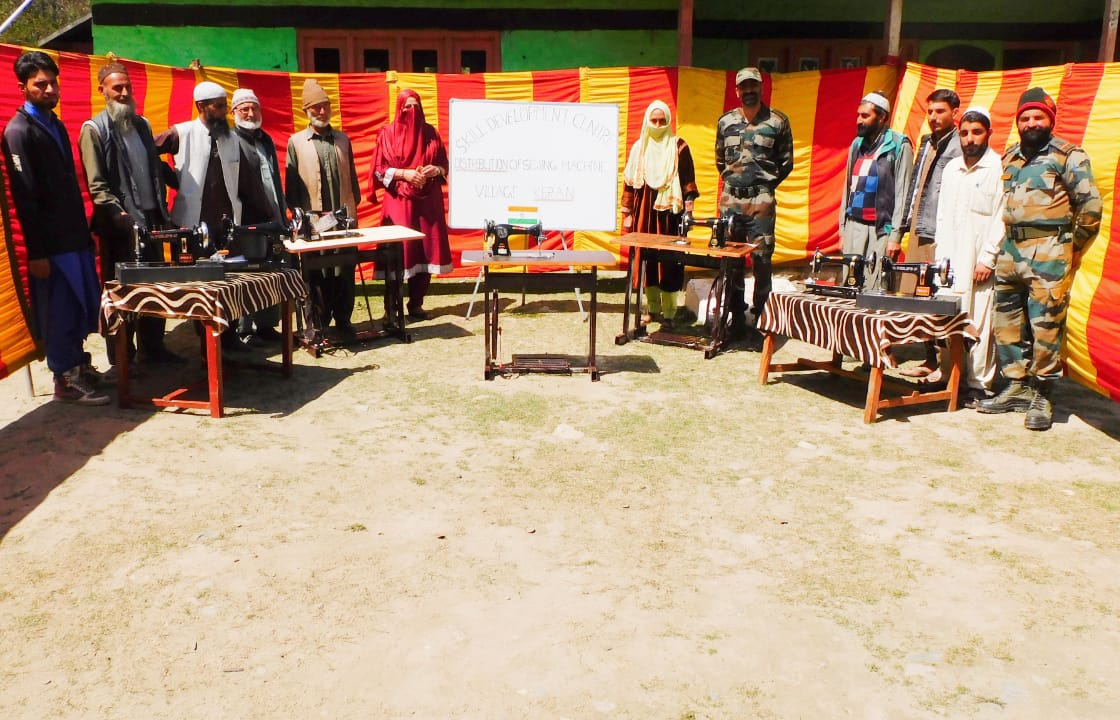 The endeavour was to develop their skills and to motivate women of Keran towards self employment and to make them self reliant.
A message was conveyed to all the women of Keran for optimum utilisation of the opportunity provided to them.
#keran
#Kashmiris 
#Kashmir
#ChinarCorps https://t.co/eYAboyg5wf