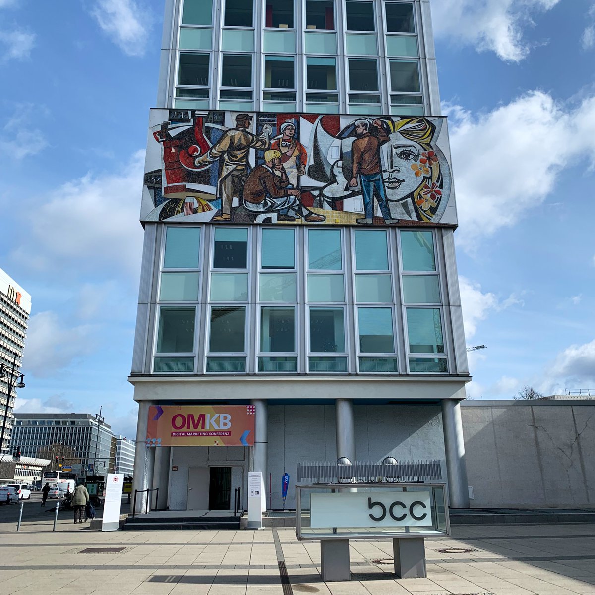 Wir sind heute auf der #OMKB22 und schauen mal, was die #OnlineMarketing Branche aktuell so bewegt. 🚀