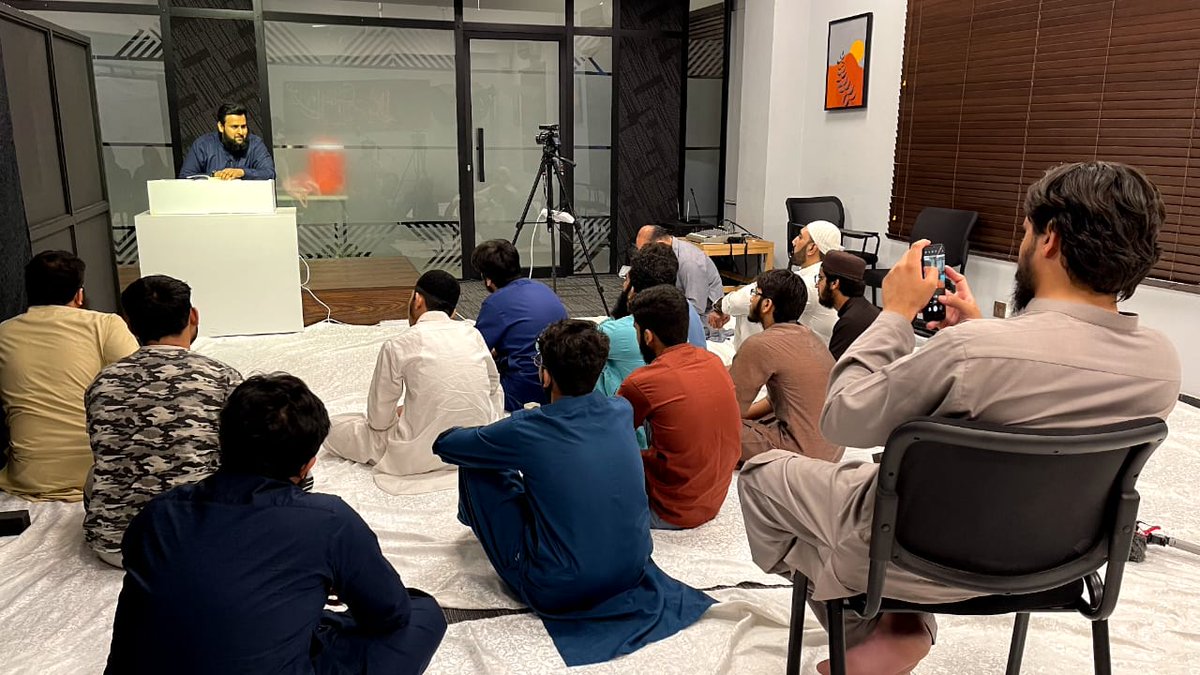 Al_Midrar's tweet photo. الحمداللہ المدرار انسٹیٹیوٹ لاہور کیمپس میں رمضان کے پہلے روز سے تراویح کے بعد درس قرآن کے مناظر آپ کے پیش نظر ہیں۔

#AlMidrar #Lahore #AlMidrarInstitute #Darsequran #Ramzan #Ramzan2022 https://t.co/0j4DmM3LAe