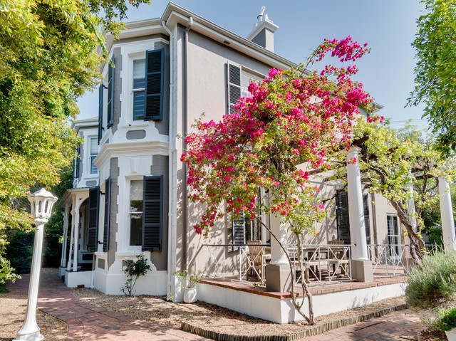 4 BEDROOM HOUSE FOR SALE IN KENILWORTH UPPER
Asking price R7,850,000

Contact Brigitte Marais 082 493 0309 or Helen Hammill 083 418 8238 to arrange a viewing.

ow.ly/ChVB50IAwck

#CapeTownSouthAfrica #Property #HouseForSale