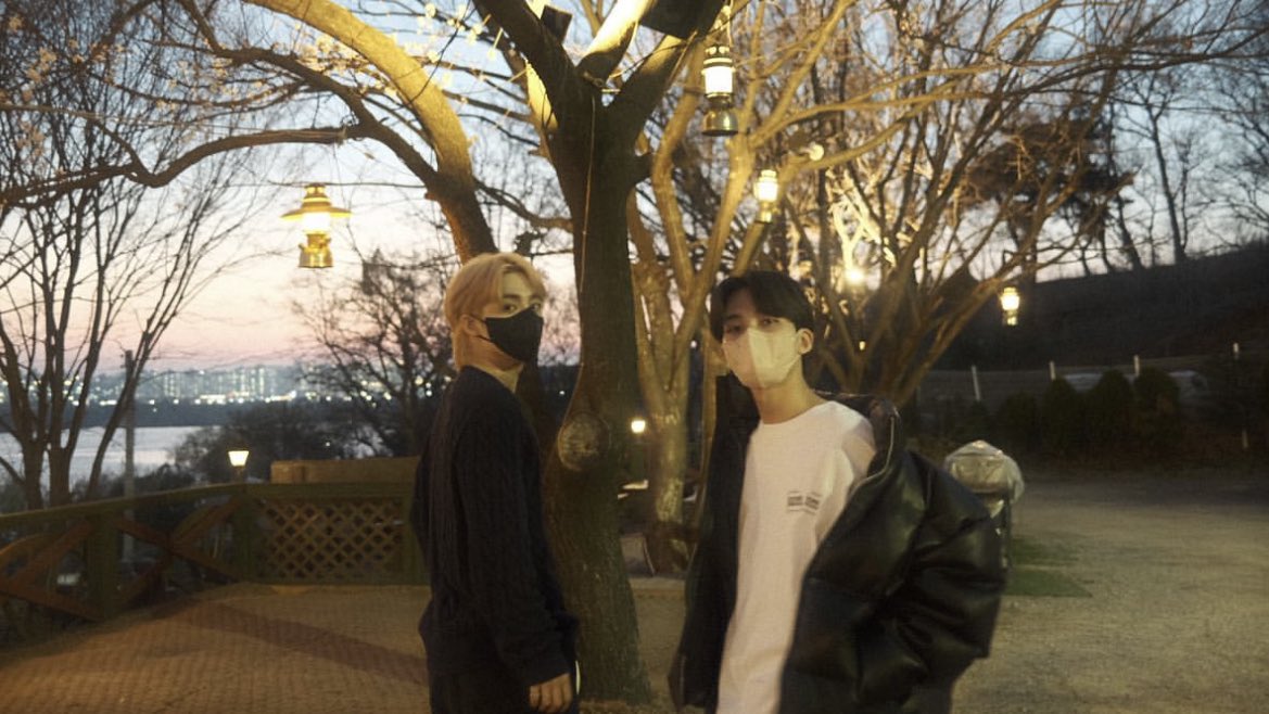 min9yu_tttop's tweet photo. cheol ig update with jeonghan 🌸 https://t.co/rsBOPVkkwC