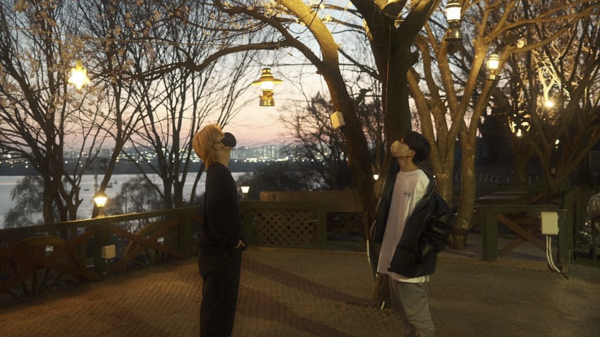 min9yu_tttop's tweet photo. cheol ig update with jeonghan 🌸 https://t.co/rsBOPVkkwC