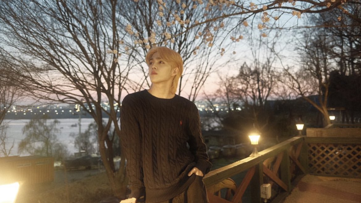 min9yu_tttop's tweet photo. cheol ig update with jeonghan 🌸 https://t.co/rsBOPVkkwC