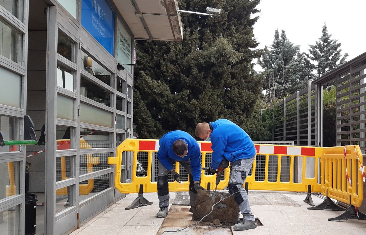 codec_obras's tweet photo. Trabajos de mantenimiento en edificios del @ayto_pozuelo. #WorkinOn https://t.co/mlxnhqydkr