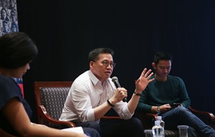 YoungLeadersINA's tweet photo. 3. Networking with prominent leaders
You will also get a chance to be part of our robust network and a chance to connect with our notable alumni and #Indonesian leaders! https://t.co/ijptVtgK1Z