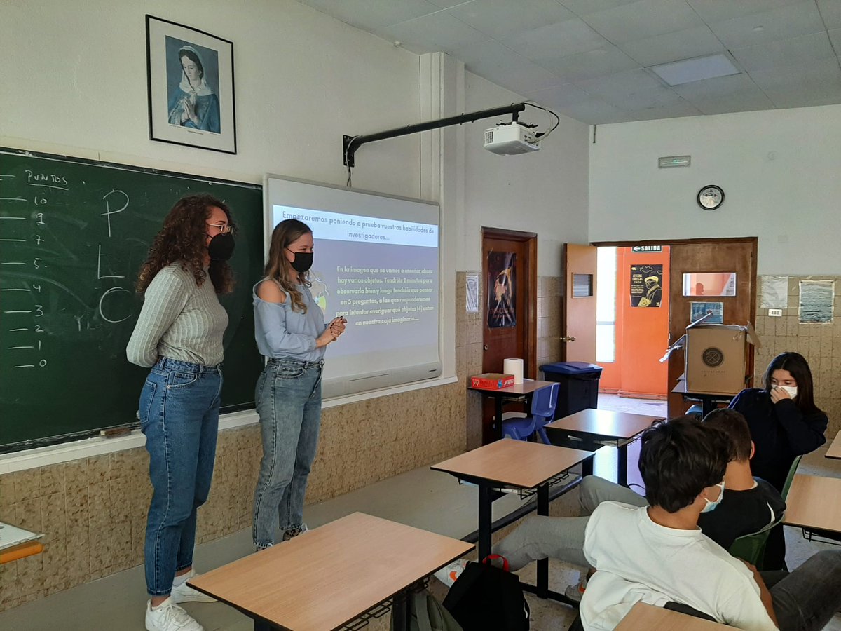ColegioApostol's tweet photo. Ayer los alumnos de Pluribach recibieron la segunda sesión de formación del proyecto europeo #TAEUS... y algo más!!🇪🇺🇪🇺 @in_galicia @InjuveSpain @EDCoruna @ComisionEuropea @Europarl_ES #fondosdecohesion #takeawalkontheEUside https://t.co/W0C3oqLzX4
