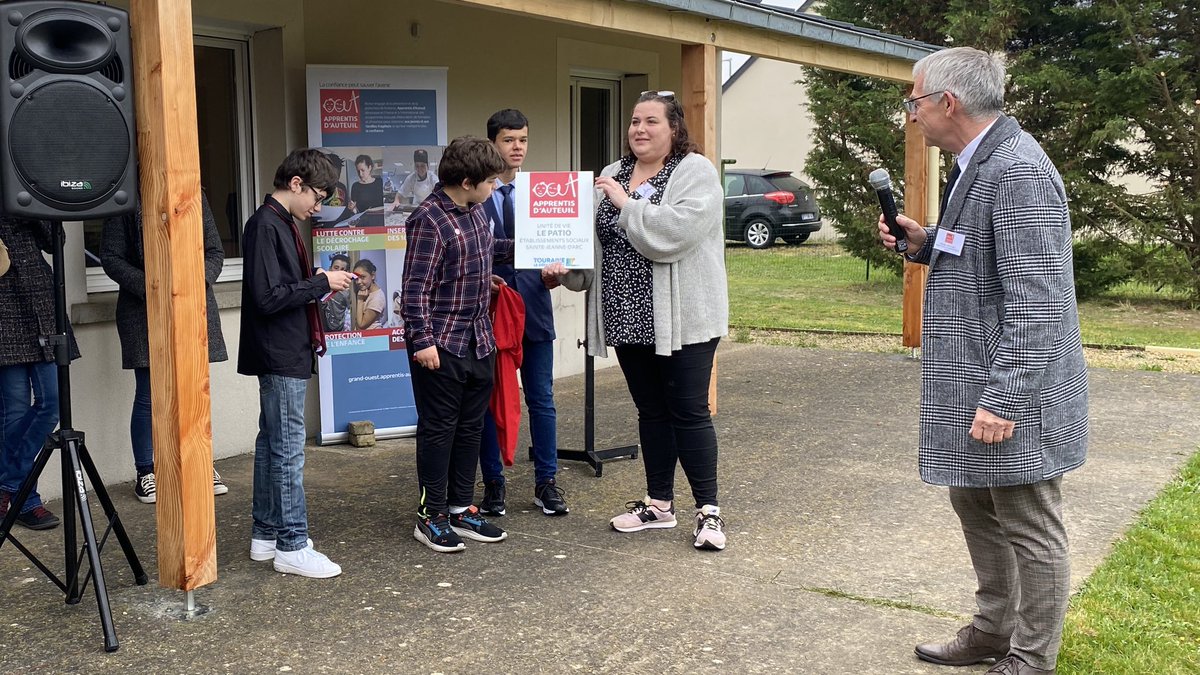 #Inauguration unité de vie Le Patio des établissements sociaux Ste Jeanne d’Arc #Loches un lieu ouvert sur le monde qui accueille 12 jeunes de 9 à 14 ans <a href="/SMetadier/">Sophie Métadier</a> <a href="/PLouault/">Pierre Louault</a> <a href="/AngenaultMarc/">Marc Angenault</a> <a href="/NR_Loches/">NR Loches</a>