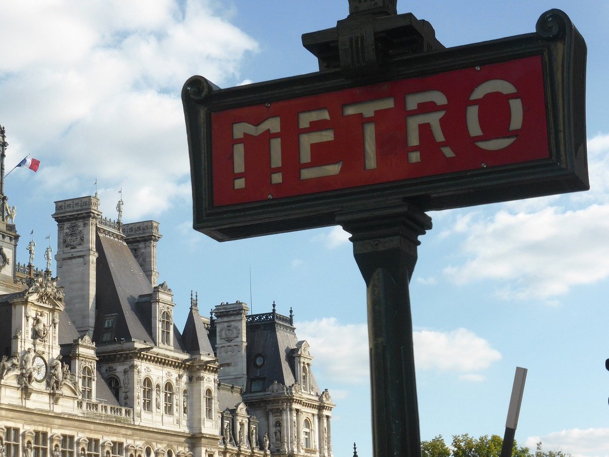 MYFRENCHHOUSE's tweet photo. If you love history, then Paris is perfect for you - there are in total 1,803 monuments and 173 museums! #Paris #ParisBlog #LoveParis https://t.co/ZvTZvZ3eix https://t.co/iahE43REv6