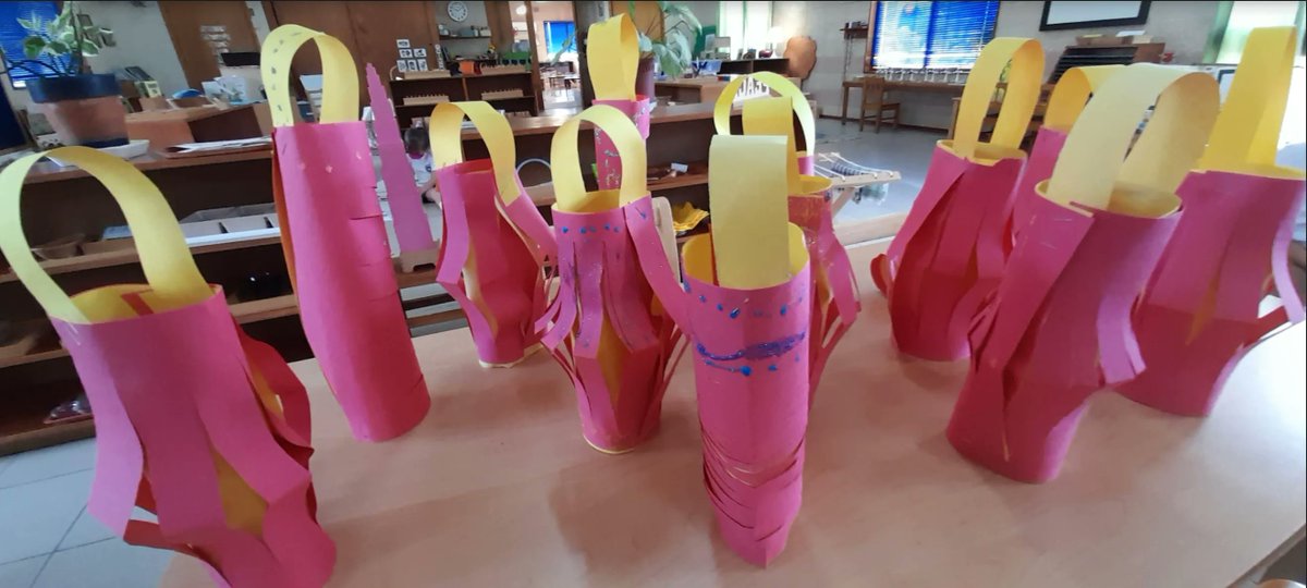 kim_donker's tweet photo. In February, students celebrated the year of the tiger, followed directions to make paper lanterns, and worked collaboratively to build this famous landmark, the Great Wall of China. #isaruba #issedu #theymakemyheartsmile #kindergarten https://t.co/oGqYH3wZyD