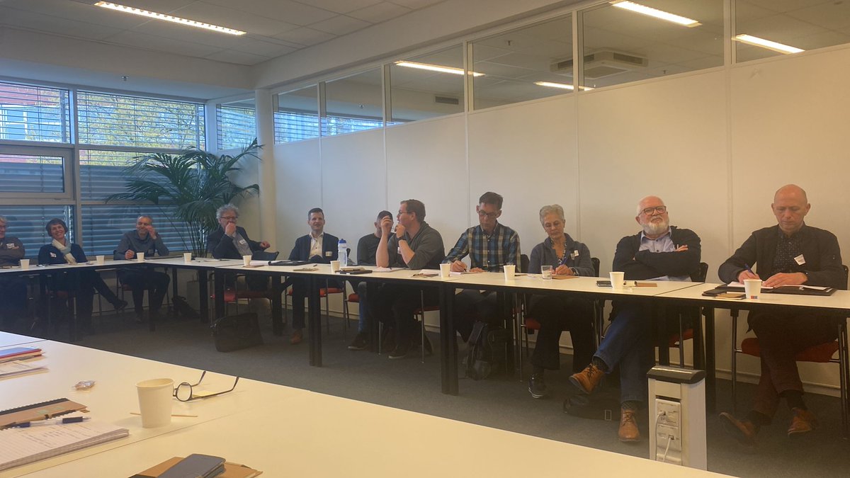 Echt goed om te zien. Deze mooie groep technische managers van diverse sectoren, waaronder ziekenhuizen, expertisecentra, gemeenten, rijksoverheid, dienstverleners zijn vandaag deelnemer van de workshop Energiemanagement van @BuildingG100.  #energietransitie