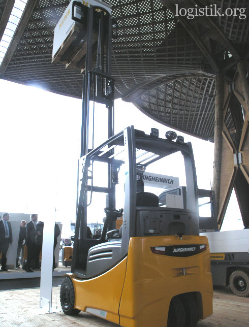 De Jungheinrich EFG 216K is een wendbare elektro heftruck voorzien van snel laadbare Li batterij logistiek.com/product_Junghe… <a href="/JungheinrichSA/">Jungheinrich SA</a> @JungheinrichNL <a href="/warehousetrucks/">warehousetrucks.com</a> <a href="/logistik_org/">Logistik Messe</a> <a href="/logistik_at/">logistik.at</a> <a href="/LogistikaBalkan/">Logistika Balkan -- Логистика Балкани</a> <a href="/logistica_rom/">Logistica România</a> <a href="/logistica_org/">Logistica in Italia</a>