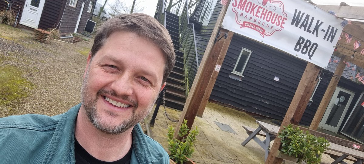 PaulRiley00's tweet photo. #onlocation #filming #backagain #gardening https://t.co/6gGoDv5ow9