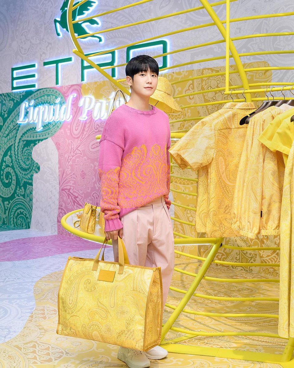 forjunghaein's tweet photo. literally a walking sunshine https://t.co/cD0cJ7MZ2A