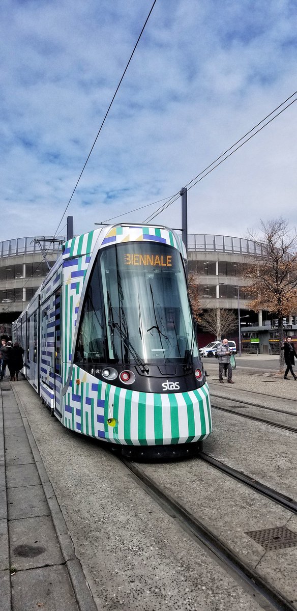 CitedudesignRP's tweet image. Cet habillage est le résultat du concours « Un tramway nommé design » lancé par la @STAS_Officiel, partenaire historique de la @BiennaleDesign et la @lacitedudesign.
Au total : 47 candidatures du monde entier : Chine, États-unis, Brésil, France..
#BiennaleDesign2022 #SaintEtienne