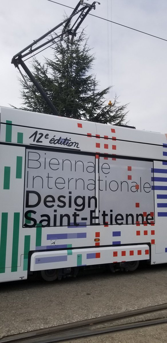 CitedudesignRP's tweet image. Cet habillage est le résultat du concours « Un tramway nommé design » lancé par la @STAS_Officiel, partenaire historique de la @BiennaleDesign et la @lacitedudesign.
Au total : 47 candidatures du monde entier : Chine, États-unis, Brésil, France..
#BiennaleDesign2022 #SaintEtienne