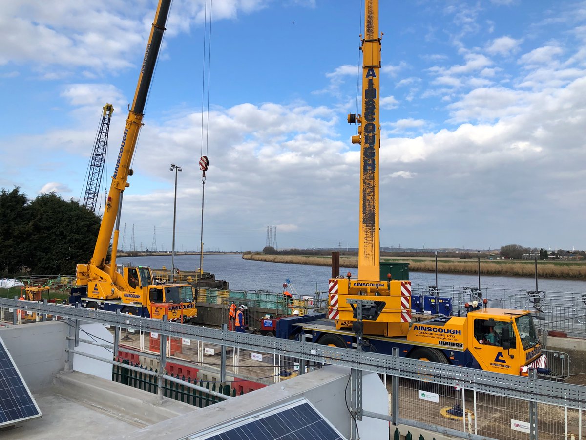 EnvAgencyMids's tweet photo. Our contractors for the £35m upgrade of Keadby pumping station nr #Scunthorpe, which will better protect the Isle of Axholme area from #flooding, are also  installing planters &amp; helping on community litter picks. https://t.co/dfBjCPQq1h