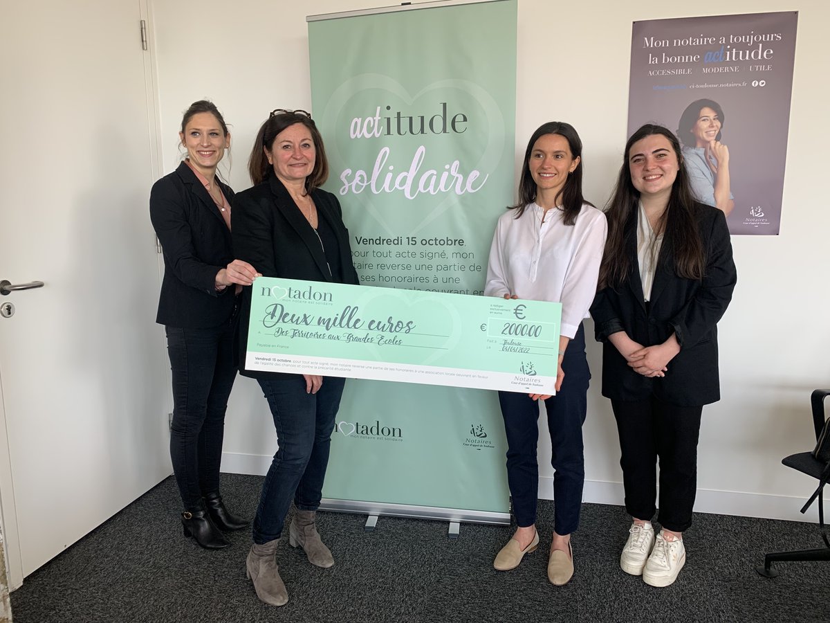 Notaires_Tlse's tweet photo. ❤️ Action solidaire : Dans le cadre du #Nodadon, la Chambre des @Notaires_Tlse  a remis hier un don de 2 000 € à l’association « Des Territoires aux Grandes Ecoles » de la Haute-Garonne @dtge_asso https://t.co/5p68aRx6I3