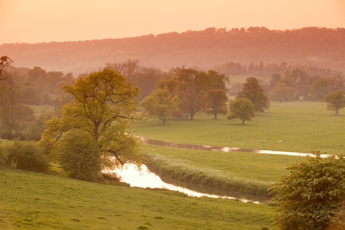 MoleValleyDC's tweet photo. Explore our different heritage walks in #MoleValley. Discover the rich history of our towns, with tales from Roman times to present day. 

What are you waiting for? #StepIntoMoleValley
https://t.co/XaH7BYsuh0 https://t.co/izB3T8Blz7