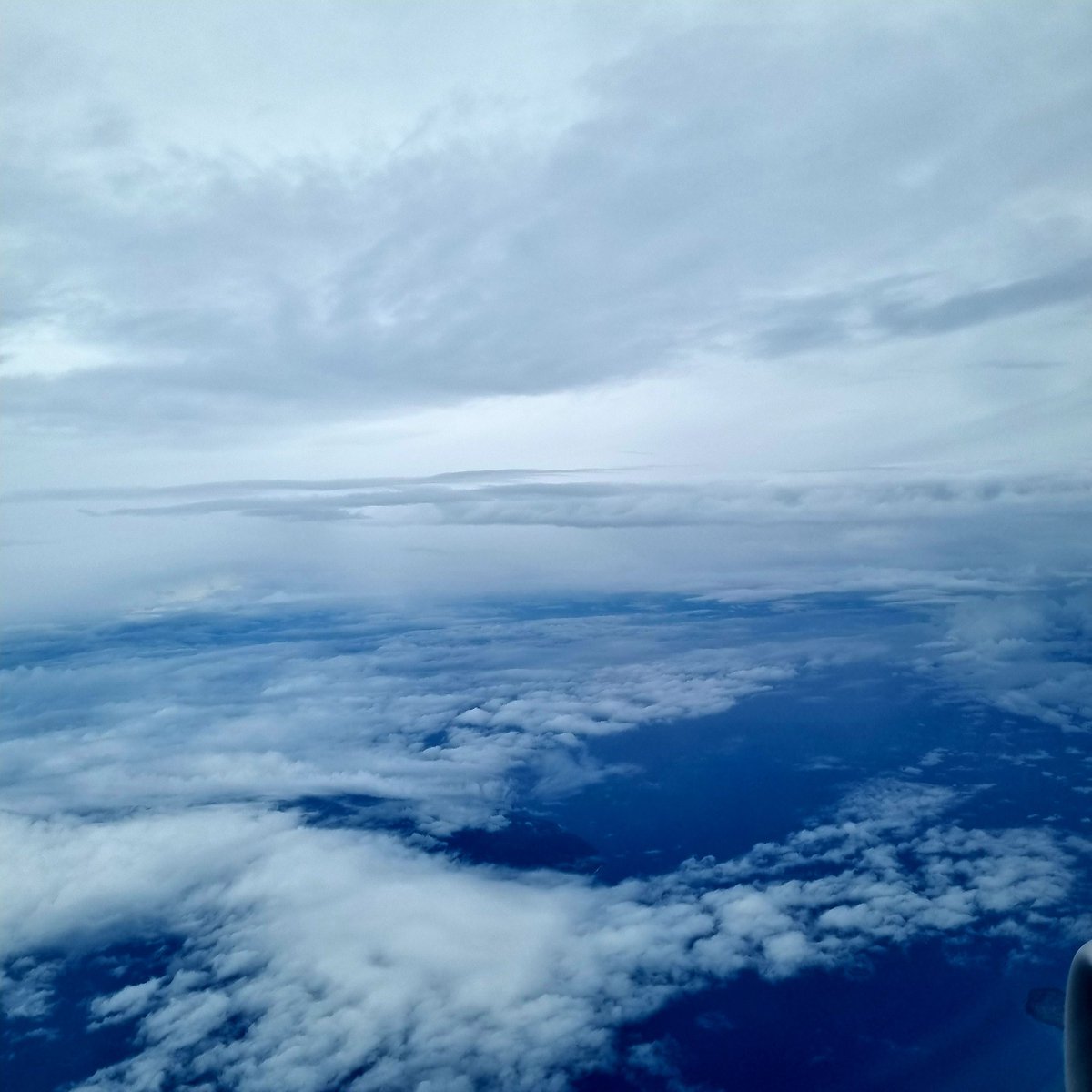 chillichiz_'s tweet photo. Flight went from clear skies to celestia in an instant. Hope everyone is safe from this rainy weather. Hopefully to land safely and be in the city soon! #ManilaBound #ChilliOnMonday https://t.co/QjGRaFRSf4