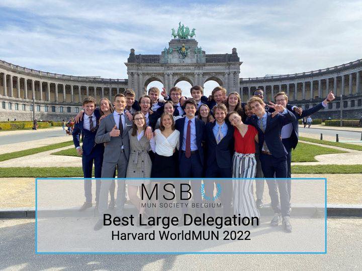 BelgiuminSpain's tweet photo. 🏆🇧🇪 Jóvenes diplomáticos belgas de la @MUNSociety de #Bélgica ganan el #WorldMUN 🇺🇳 de la @Harvard en la Categoría "Mejor Delegación Grande" y se proclaman campeones del🌎 de la diplomacia 👏 por 8ª vez.
¿Su apodo? 👉 los #AllBlacks
¿Su secreto? 👉el compromiso a la belga 🤝🇧🇪 https://t.co/gJ0ktnRl8z