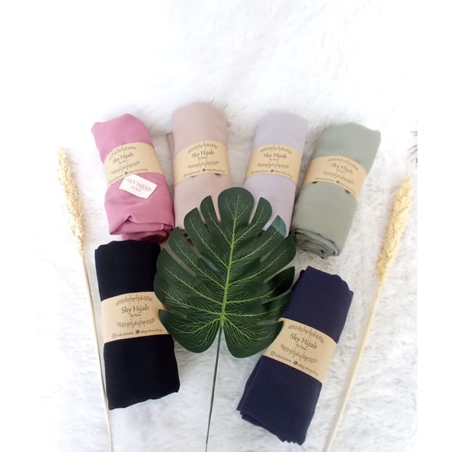 niscaaa's tweet photo. Saya menjual Pollycotton Skyhijab ... seharga Rp20.000. Dapatkan di Shopee sekarang! https://t.co/FcaPvDi2cT #ShopeeID https://t.co/lHbB4o9Ksv