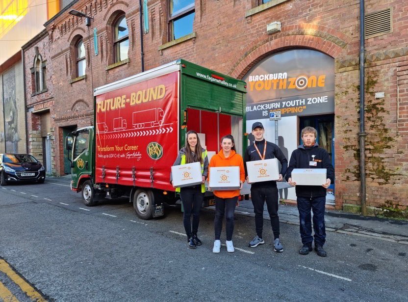 BDYouthZone's tweet photo. We would like to say a huge thank you to @FaganWhalley for assisting Blackburn Youth Zone with delivering 4️⃣5️⃣0️⃣ “Zone to Home” boxes to 4️⃣ different locations in Blackburn 📦📍
We really appreciate all your effort in making this project possible🧡
#ZoneToHome #Truck https://t.co/PNexSdaM6l