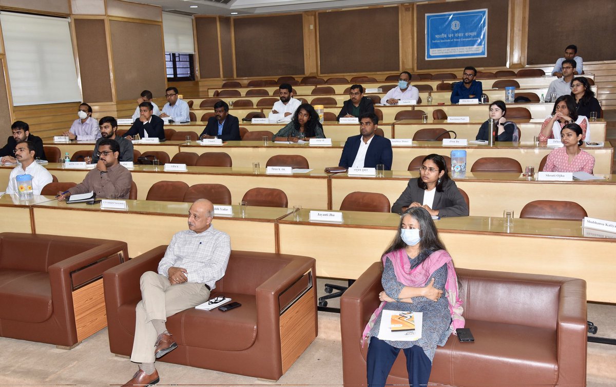 iis_now's tweet photo. Sh Jaideep Bhatnagar, Principal Director General, @PIB_India has given us an overview of the history &amp; mandate of #PIB. 

Innovative use of #SocialMedia &amp; initiatives such as @PIBFactCheck have helped PIB reach out to citizens on realtime with authentic information, says @DG_PIB. https://t.co/p10S50EaNs