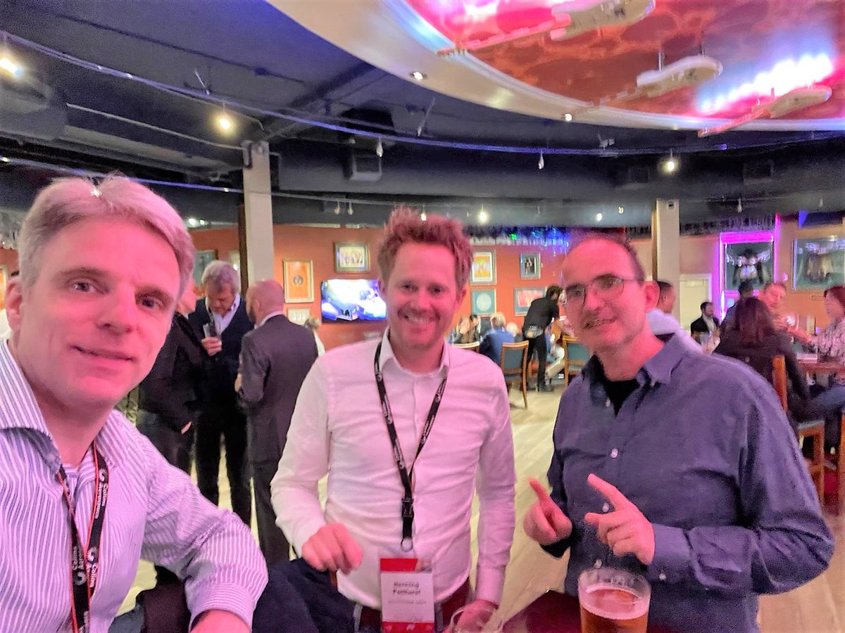businesscode2's tweet photo. BusinessCode CEOs Martin Schulze @MartinSchulze5 und Martin Bernemann mit Henning Pottharst @HPottharst, Hellmann Worldwide Logistics @HellmanLogistic, in San Francisco.
#businesscode #software #logistik #logistics #austausch #sanfrancisco #konferenz #aircargo #digitalisierung https://t.co/s5cIlLRYNV