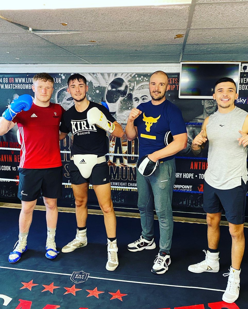 TeamKirkBoxing's tweet photo. Enjoy your well earned retirement @leeselby126 a real champ and true gentlemen trained by one of the best @TonyBorg6 Thanks for the time you gave to me and @owenkirk_ down at St Joes, always appreciated. Congrats on all you’ve achieved 🥊 #leeselby #BorgBoxing @jordanwithers15 https://t.co/brIybCItRT