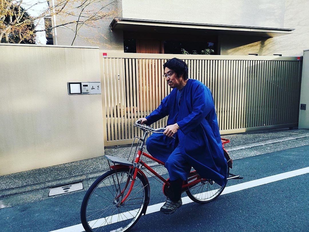 制作集団 みやたに 以前投稿した写真で 映ってる自転車はなんだ との質問が 新聞配達やお巡りさんが乗ってる頑丈そうな自転車のことを実用車と呼ぶらしい オレンジが格好いいでしょｗ 活動履歴が大東郵便局 大阪の大東市 第18号って 盗難車じゃ